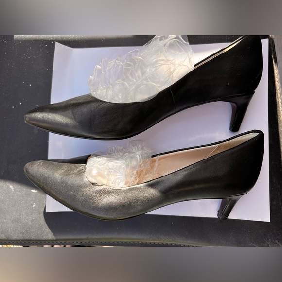 Cole Haan kitten heels 2” Classic Black Women's Pumps soft black leather - Picture 9 of 12